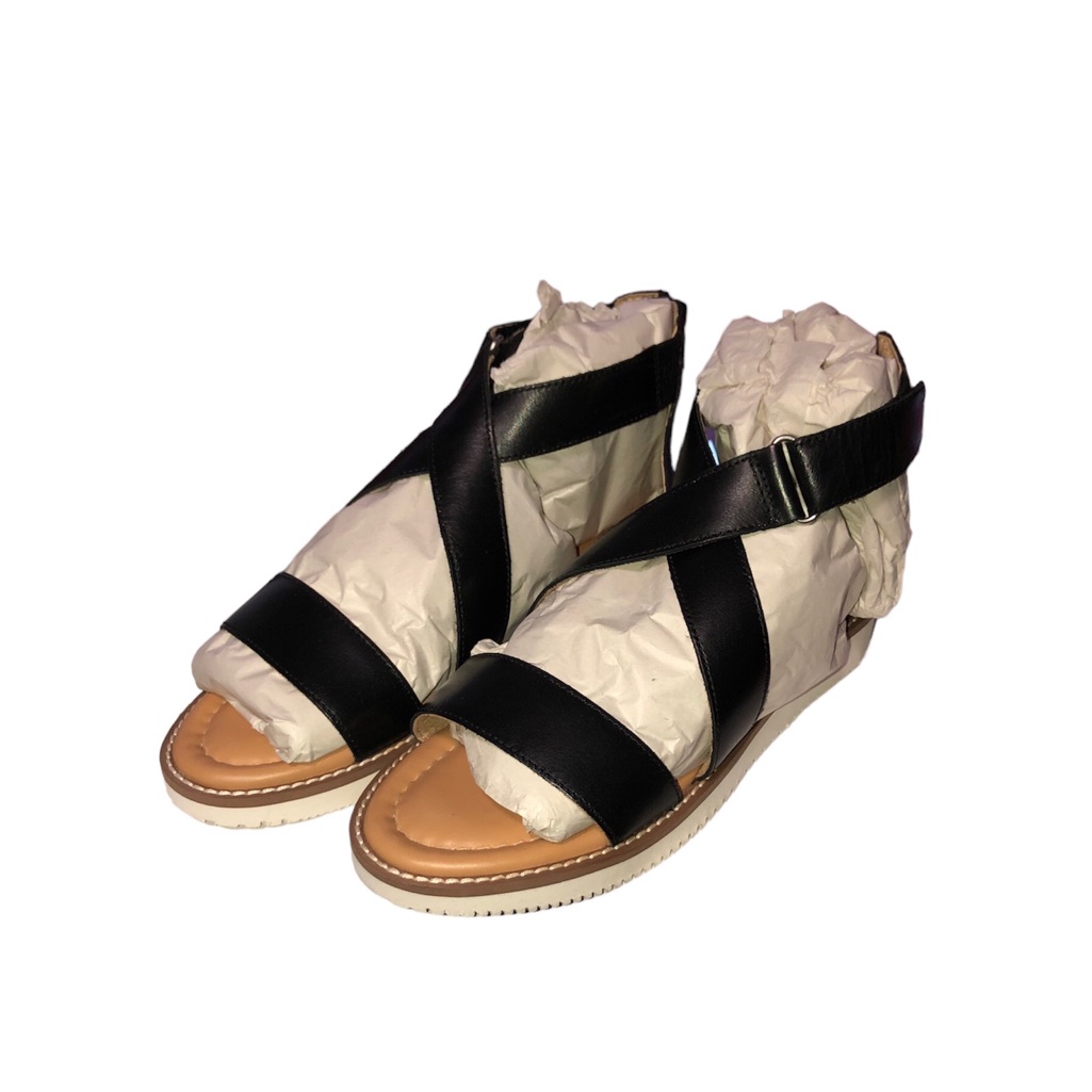 Brand Hush Puppies Size 7 Color Brown White Black